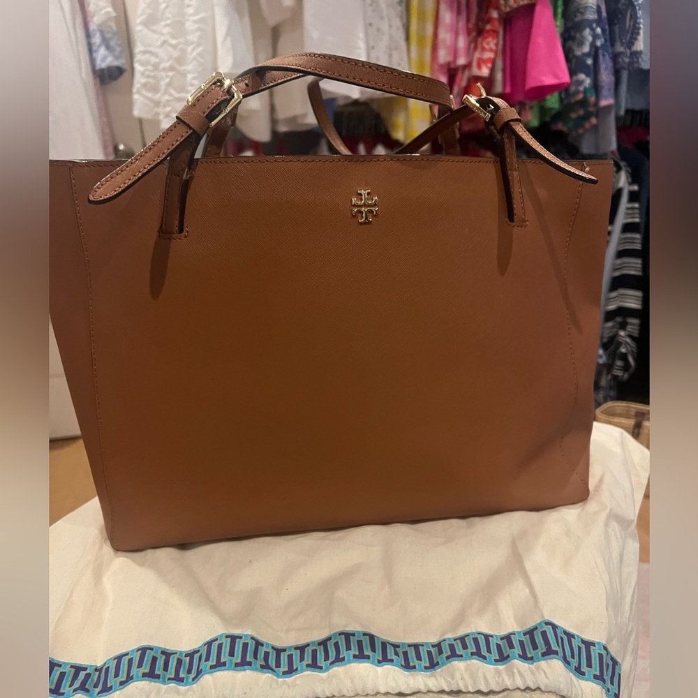 Tory Burch York Tote. Excellent Condition with dust bag
